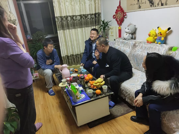 关爱员工冷暖 传递组织温情——6776永利集团组织开展员工家访活动(图2) 关爱员工冷暖 传递组织温情——6776永利集团组织开展员工家访活动(图2)