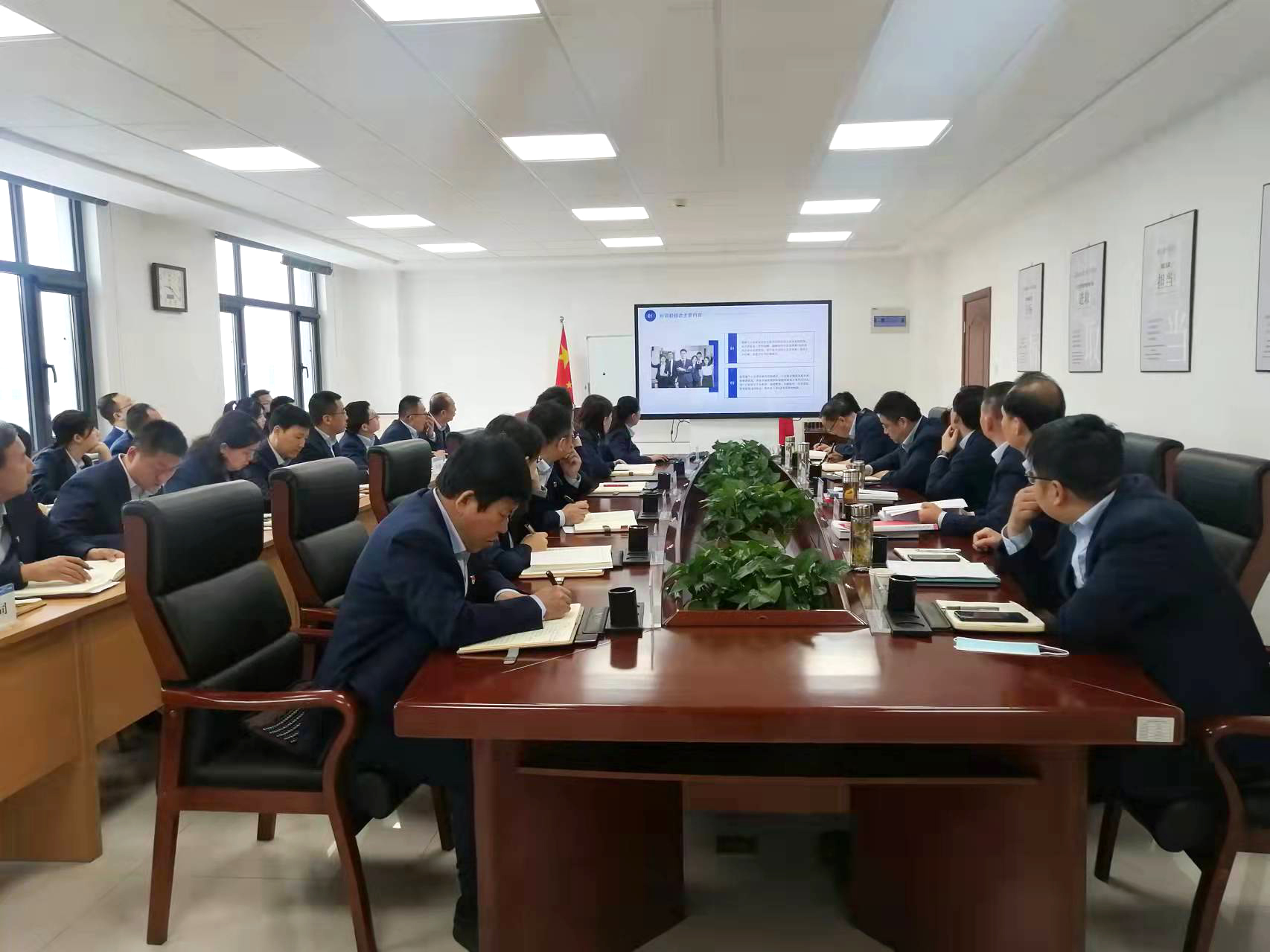6776永利集团召开党委理论学习中心组集体学习会议(图2) 6776永利集团召开党委理论学习中心组集体学习会议(图2)