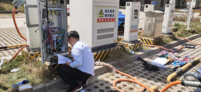 6776永利集团平煤机公司开展充电桩检修(图2) 6776永利集团平煤机公司开展充电桩检修(图2)