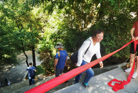 助力文旅市场 展示产投风采——6776永利集团组织开展员工登山比赛活动(图7)
