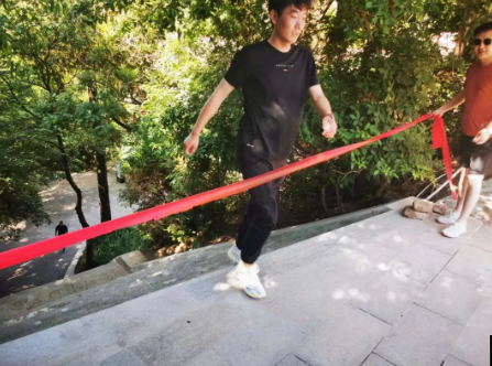 助力文旅市场 展示产投风采——6776永利集团组织开展员工登山比赛活动(图9)